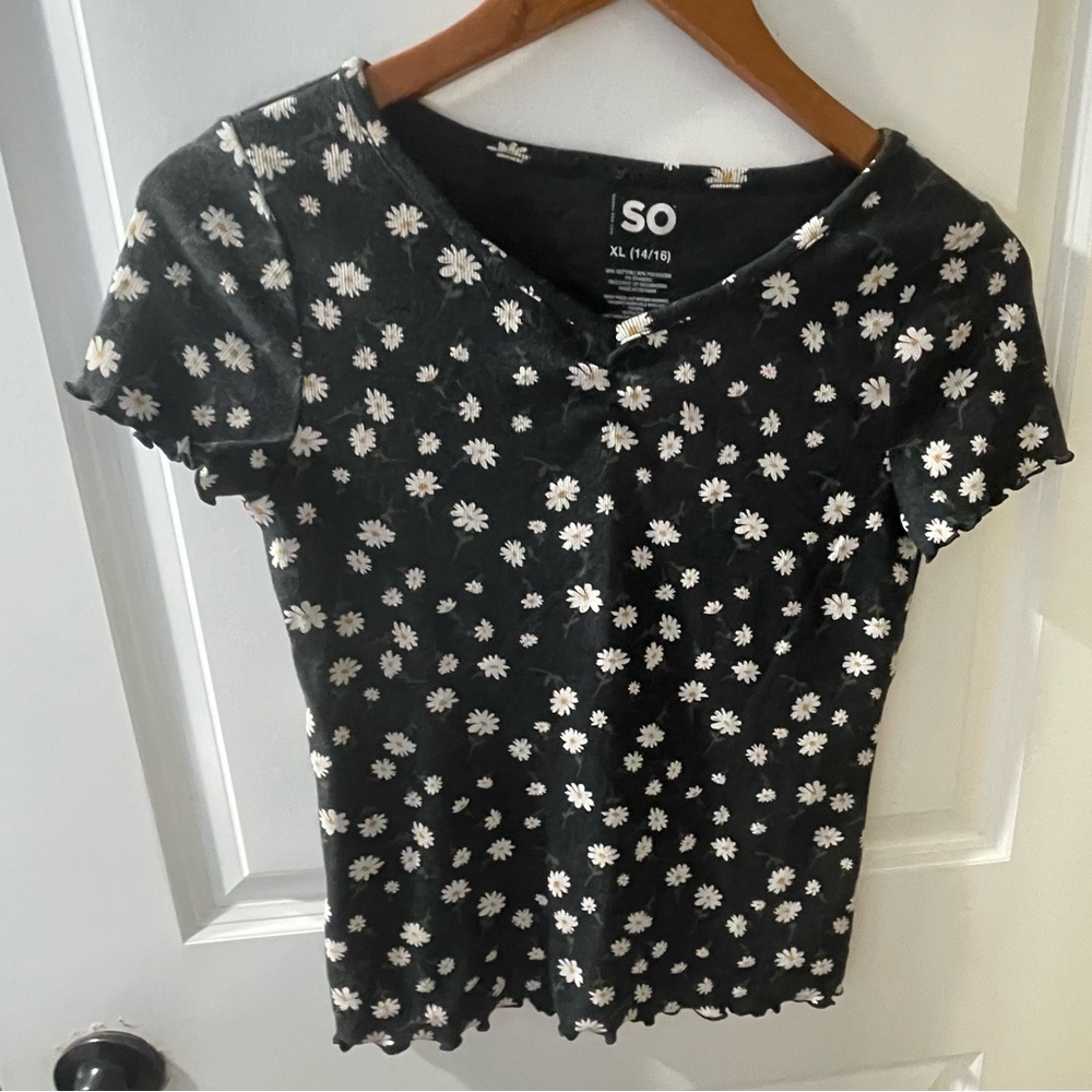 SO Black Daisy Print Child L Tee